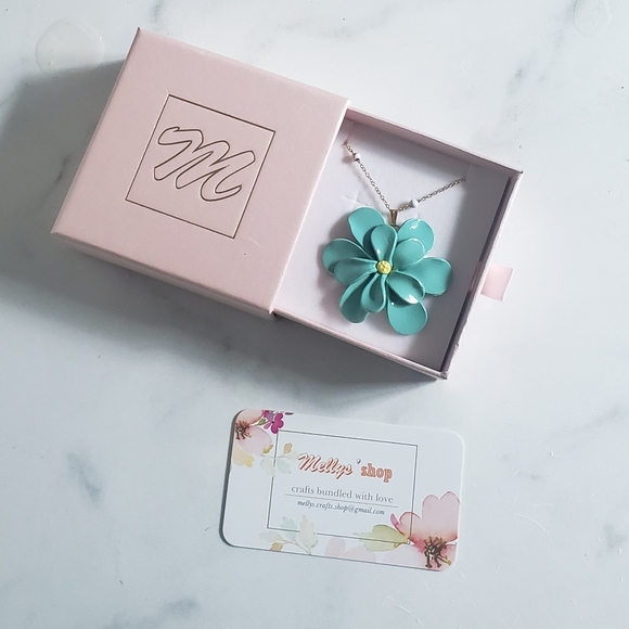 Jewelry - Handmade Blue Flower Necklace